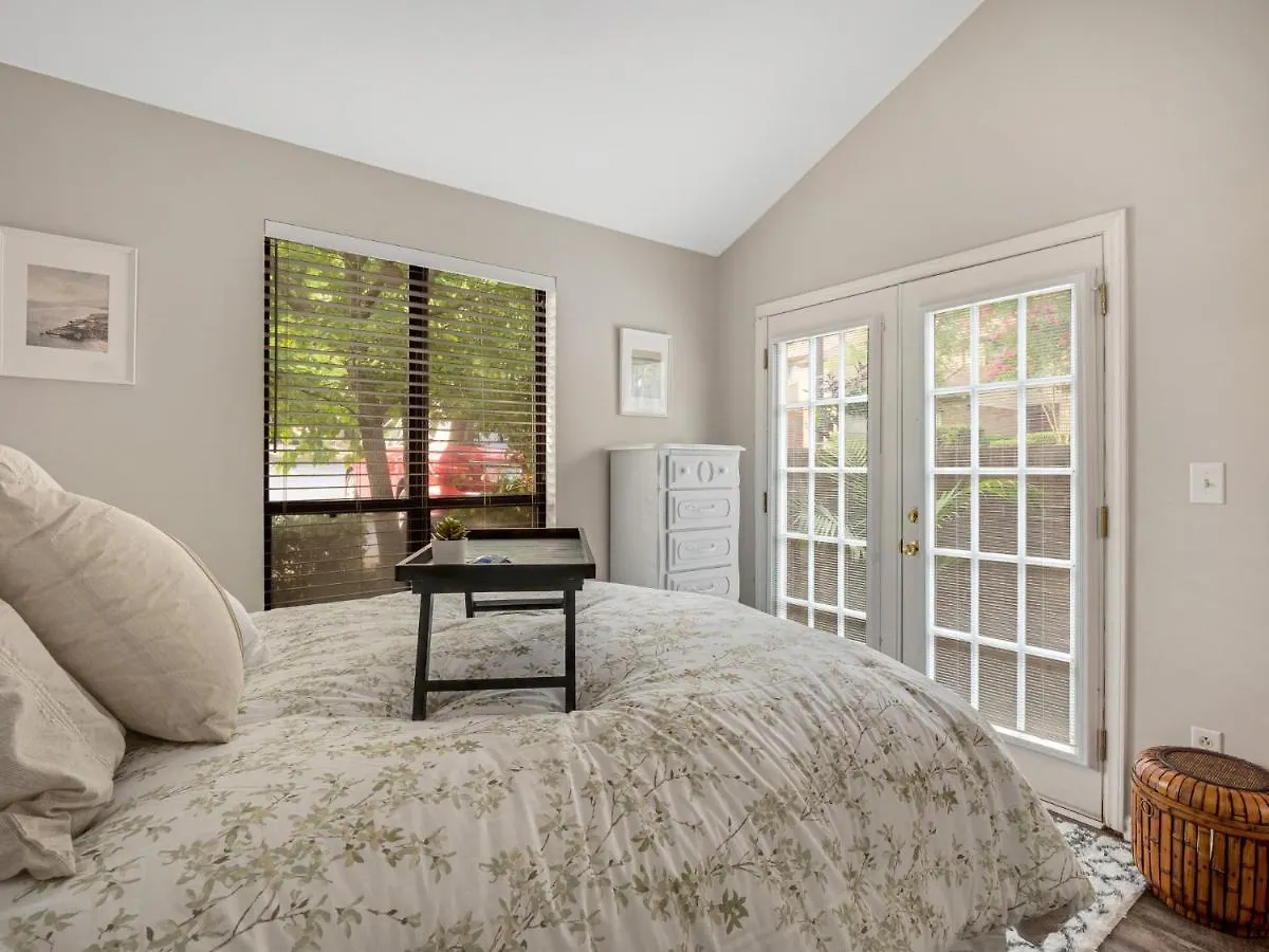 Modern Cozy Townhome Charlotte Apartment